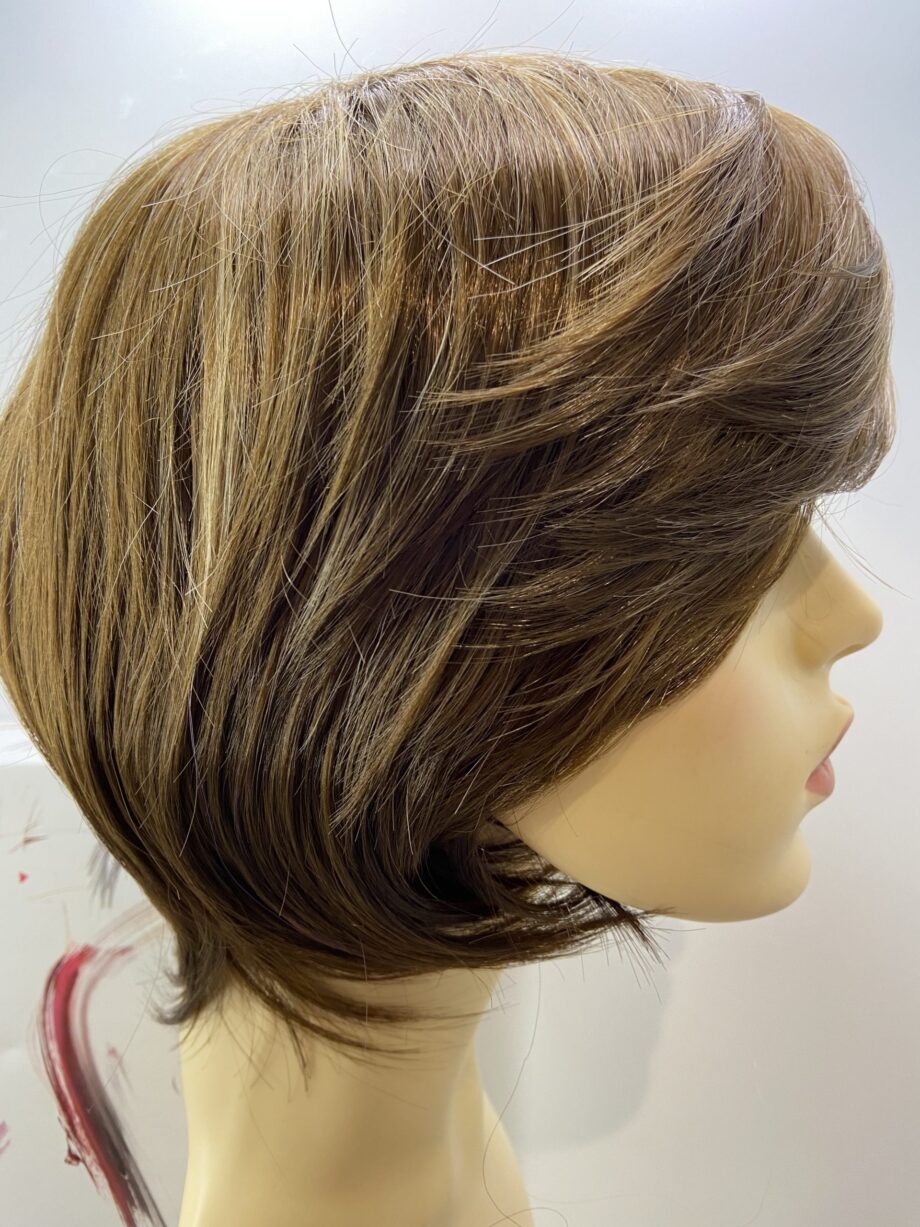 Short brown shiny wig. Bbrms179