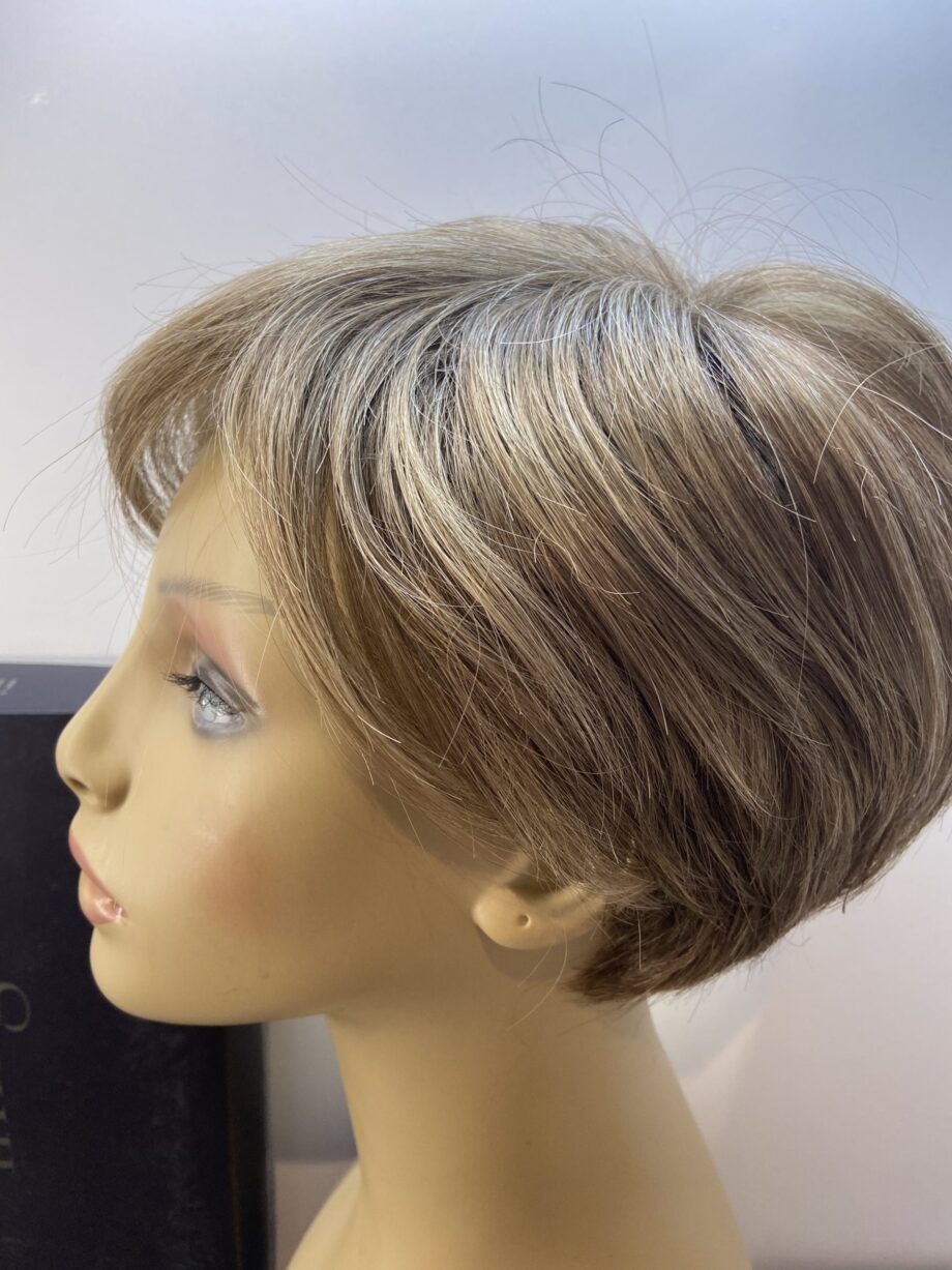 Light brown stylish wig. Bbrss168