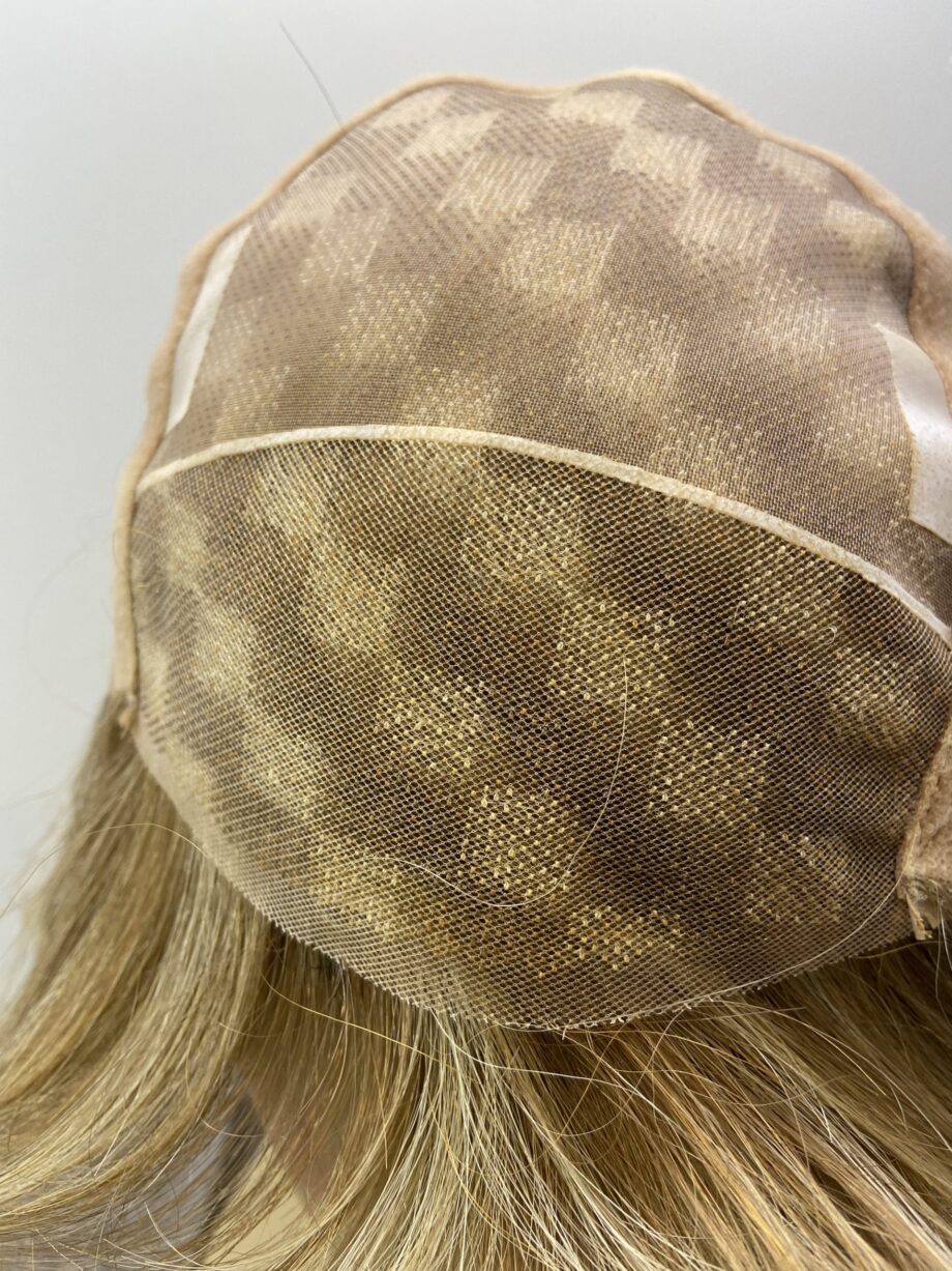 Stunning honey blonde Bob. Plblms46