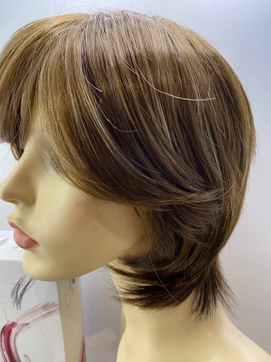 Short brown shiny wig. Bbrms179