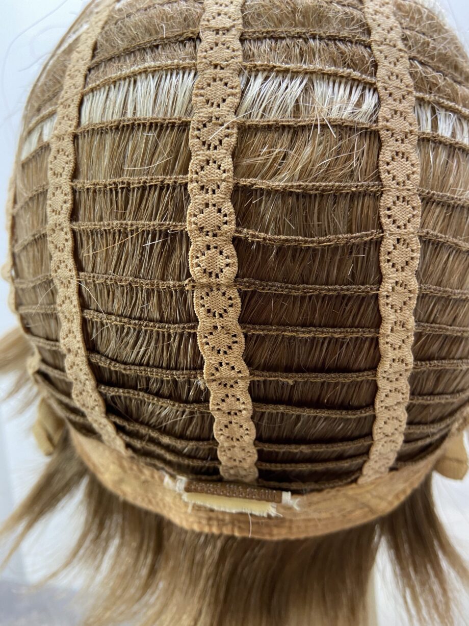 Stylish light blonde highlighted. Plblss538