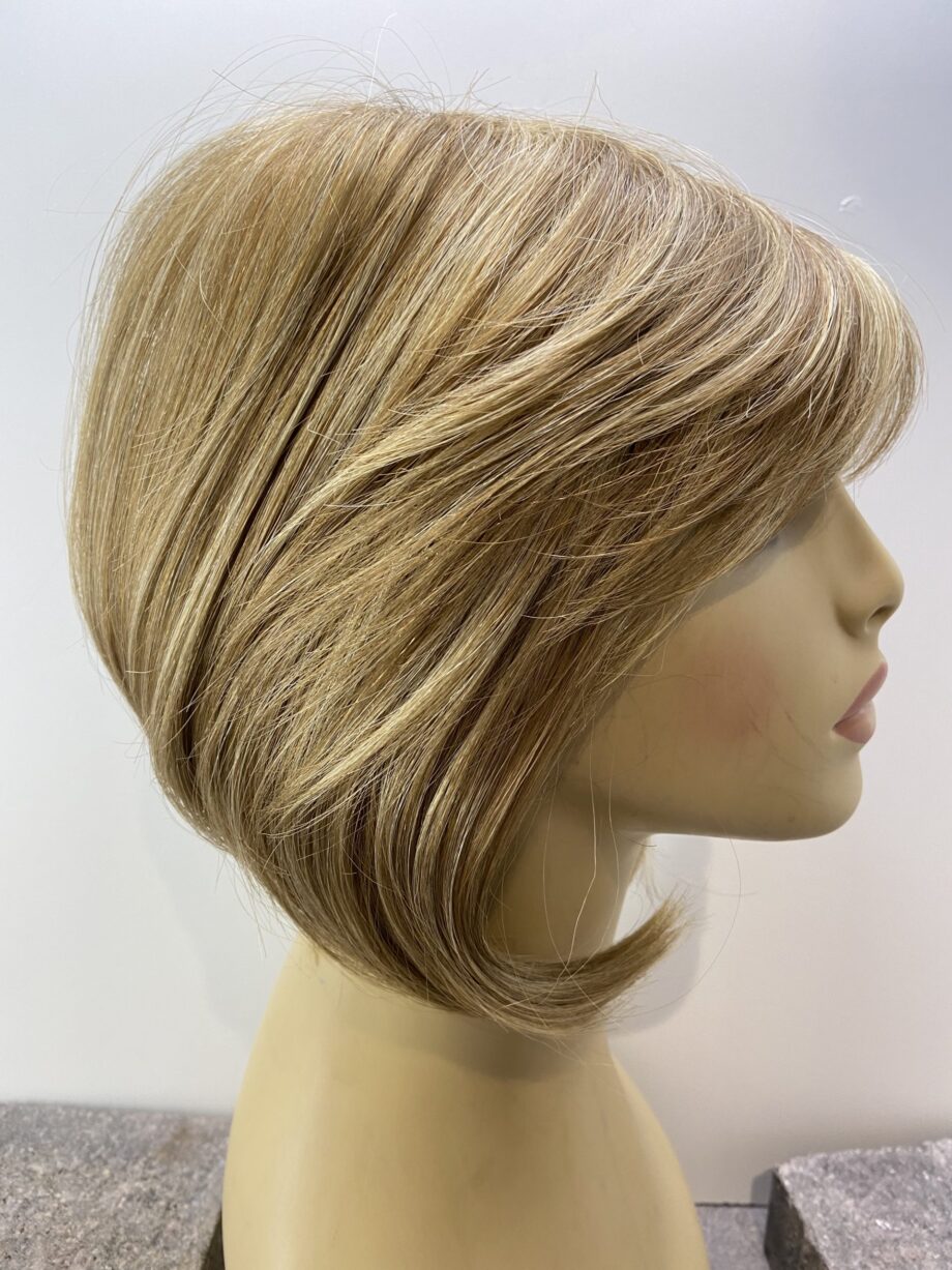 Stunning honey blonde Bob. Plblms46