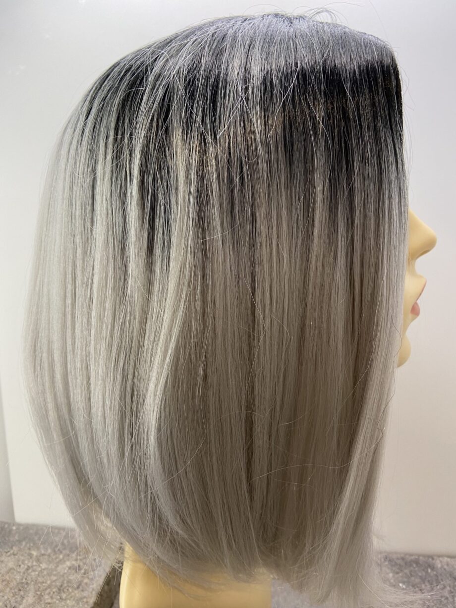 Rooted silver wig. Plgls535