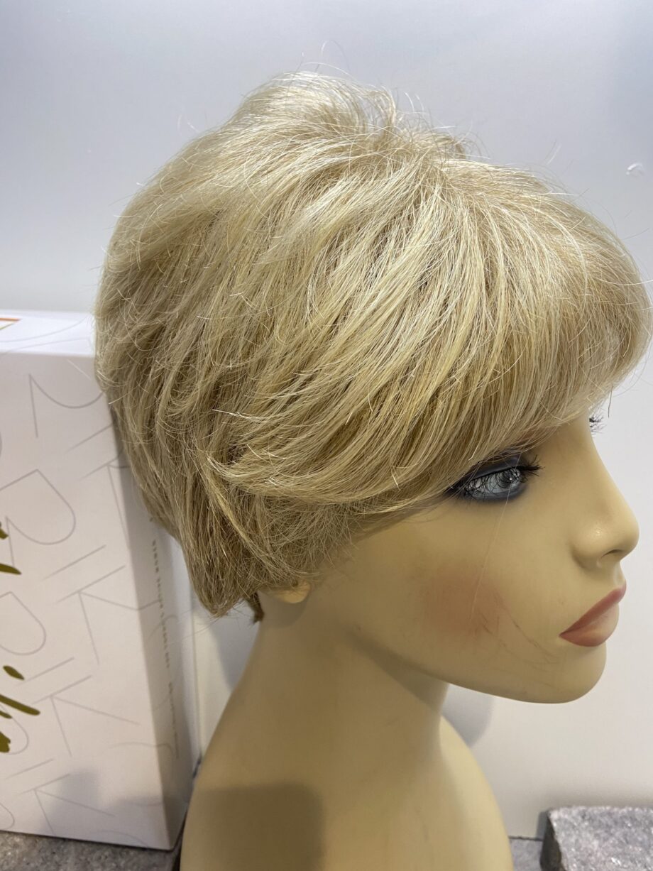 Blonde new short wig. Bblss175