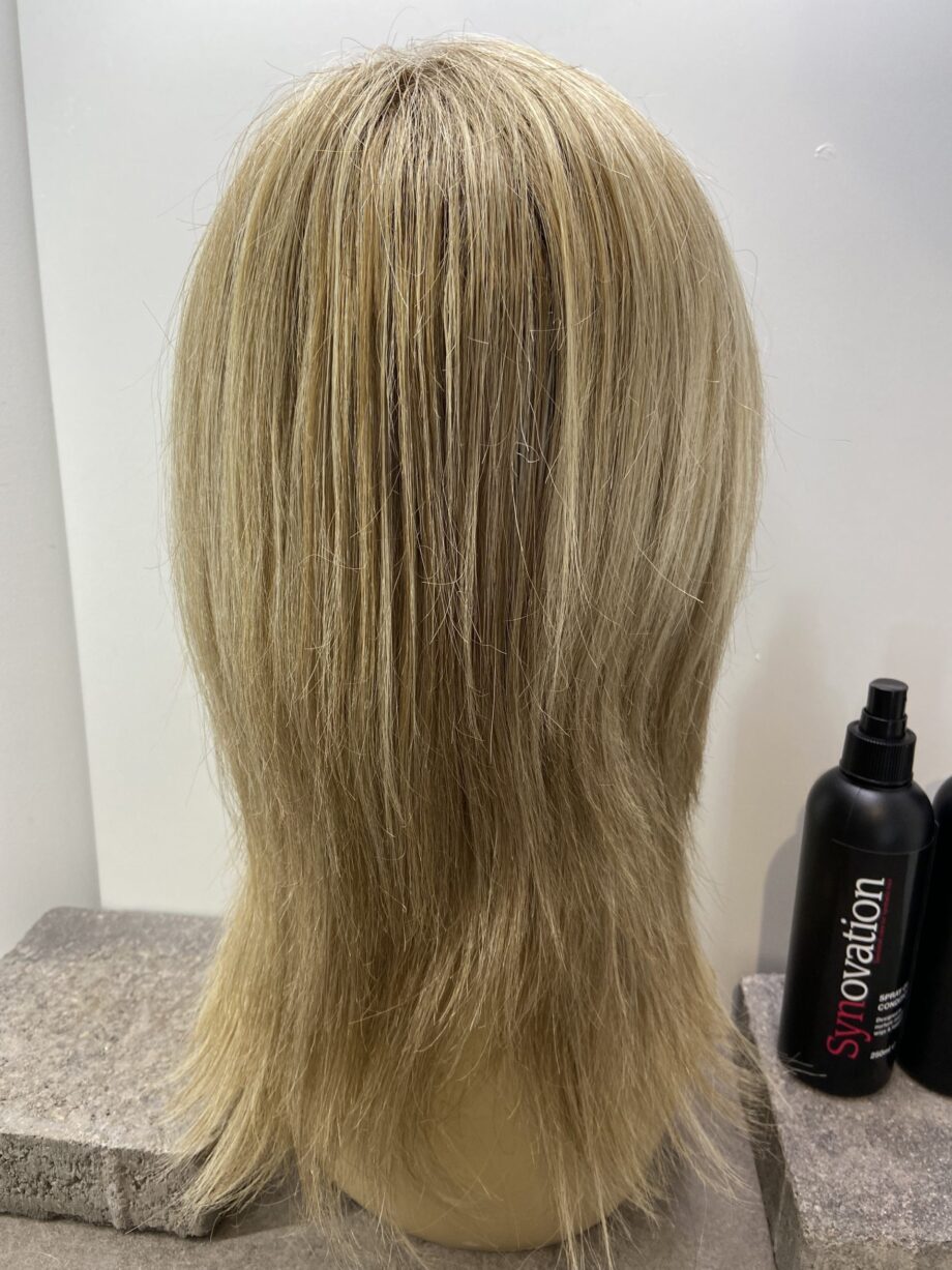 Rooted blonde long with products. Plblls521
