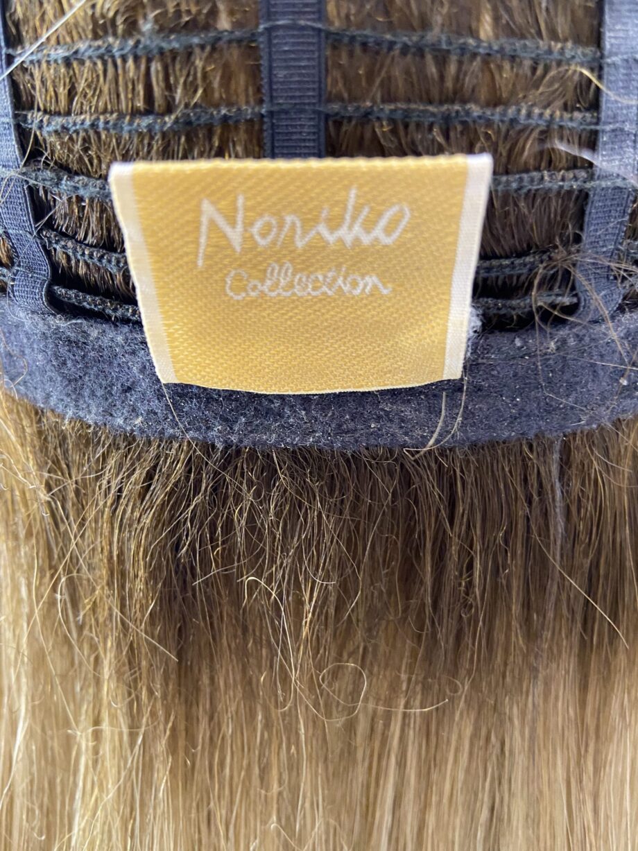 Rooted blonde long with products. Plblls521