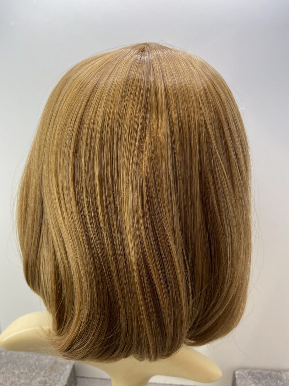Shiny light brown wig. Plbrms537