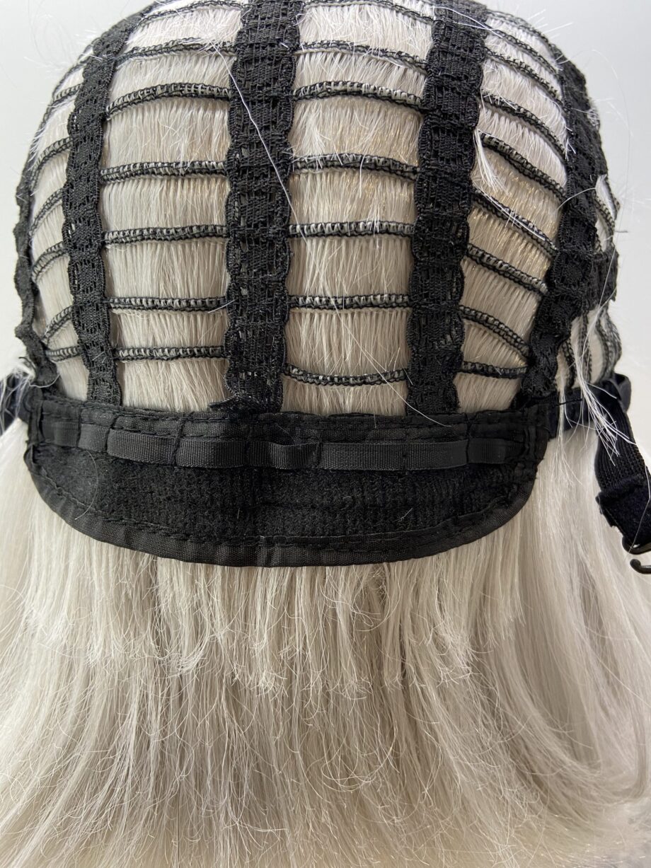 Rooted silver wig. Plgls535
