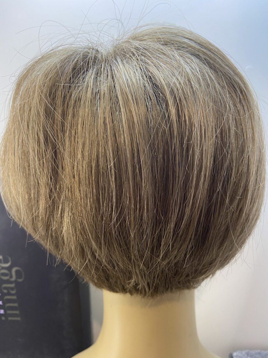 Light brown stylish wig. Bbrss168