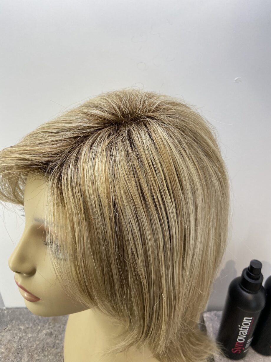 Rooted blonde long with products. Plblls521