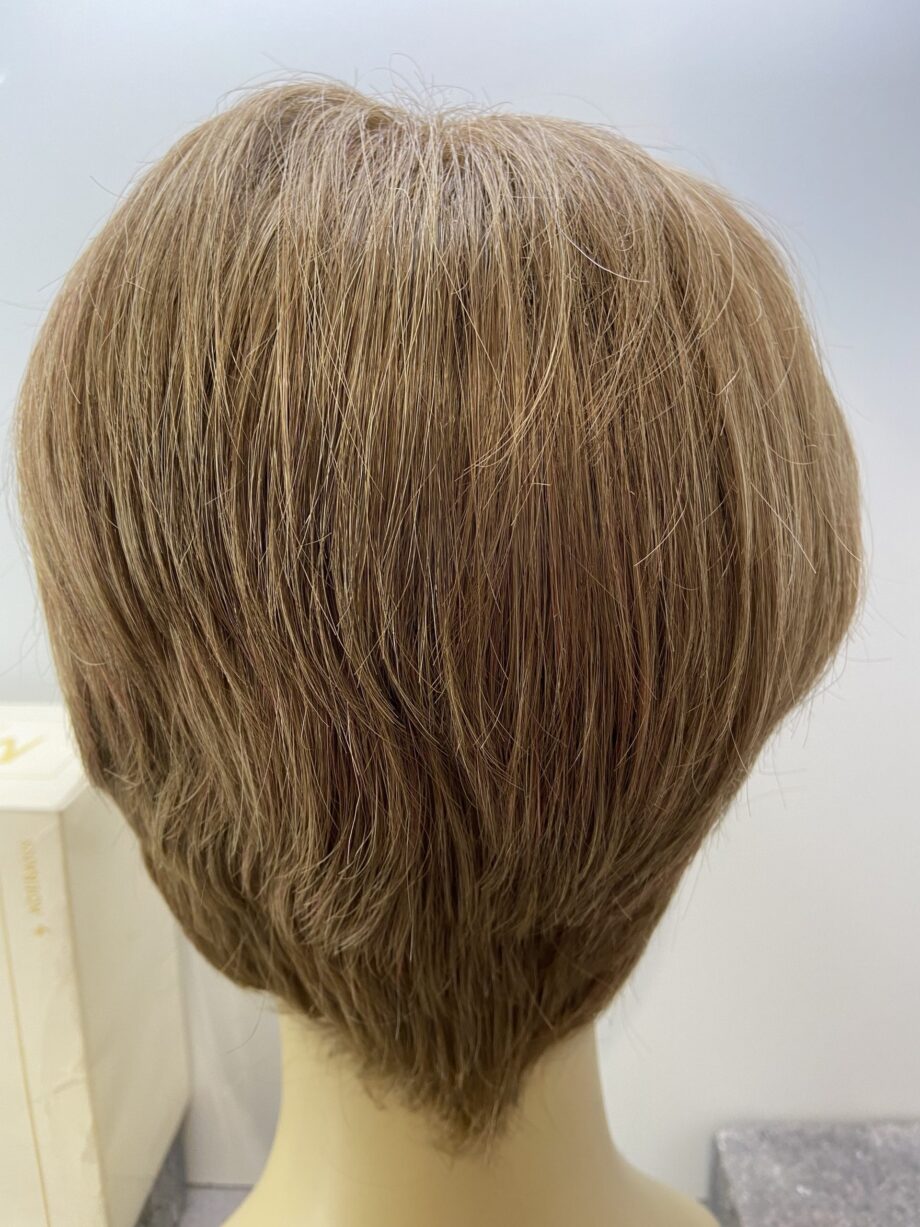 Sort brown Noriko wig. Bbrss180