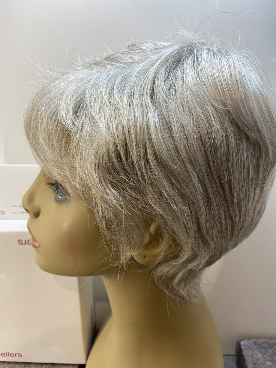Light platinum grey. Bgss167