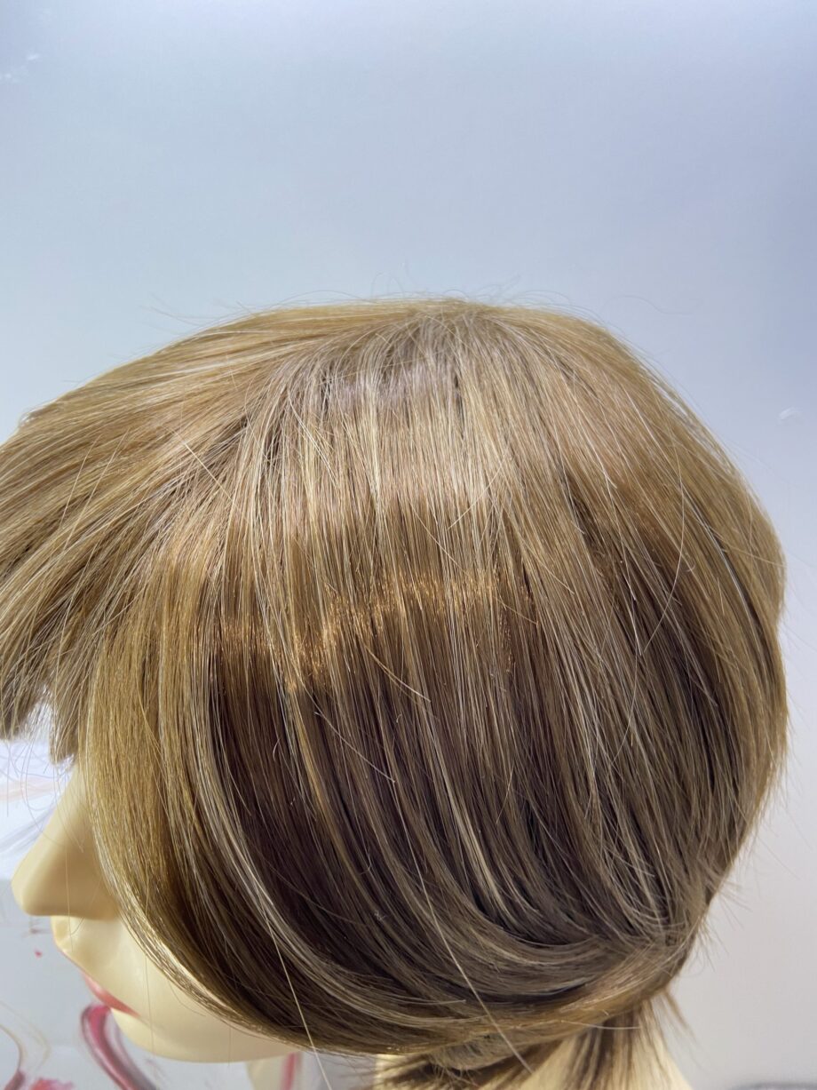 Short brown shiny wig. Bbrms179