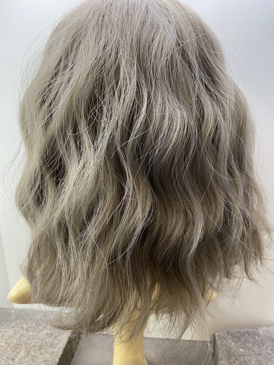 Soft grey long wavy wig. Plgmw44