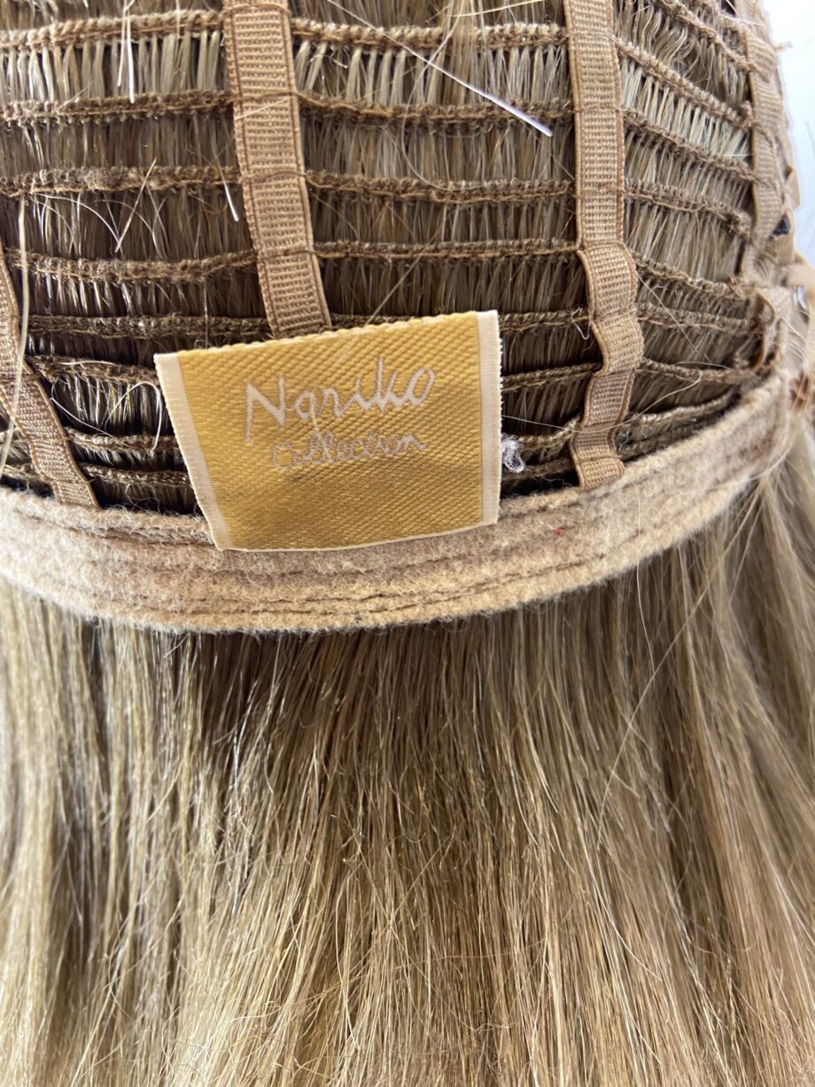 Blonde medium wig. Plblms45