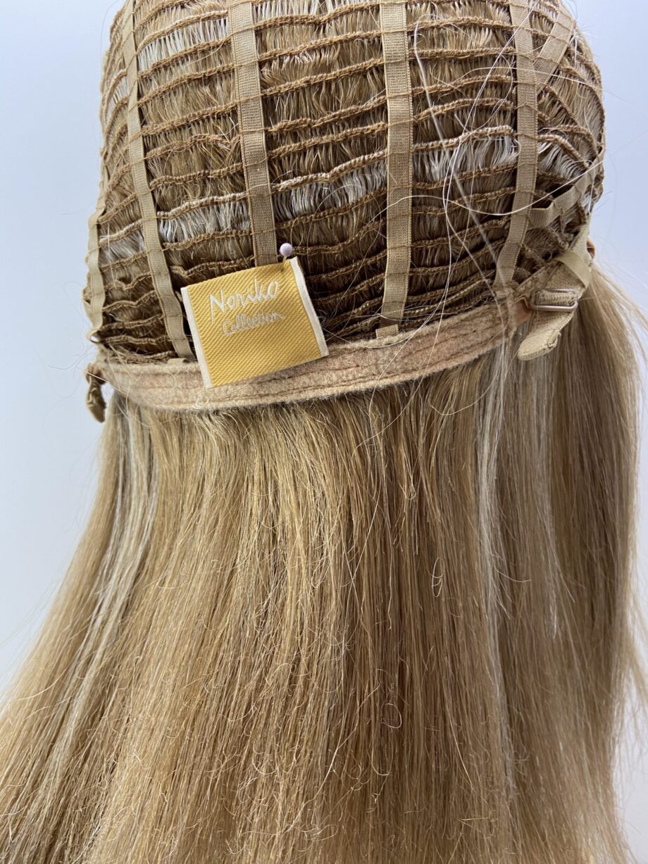 Long blonde highlighted. Plblls523