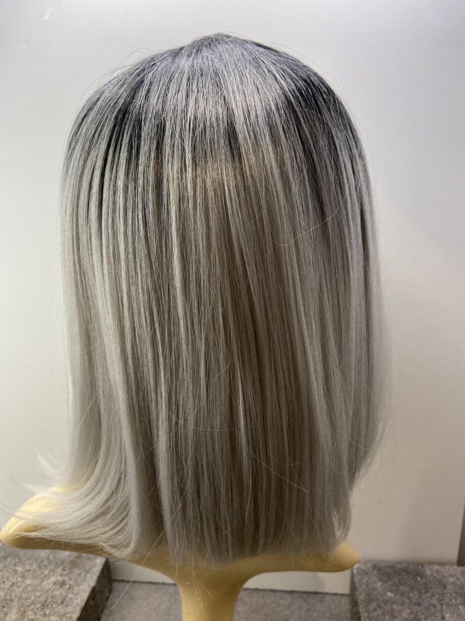 Rooted silver wig. Plgls535