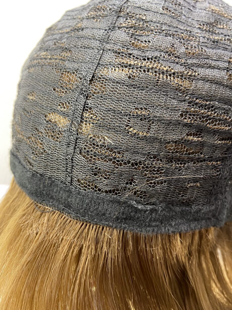 Short brown shiny wig. Bbrms179