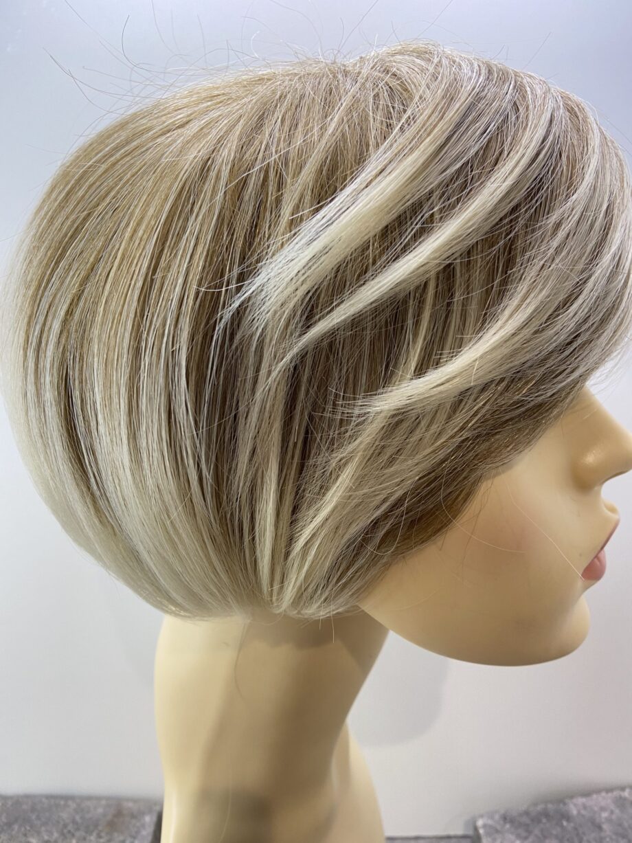 Light Blonde rooted   Plblss47