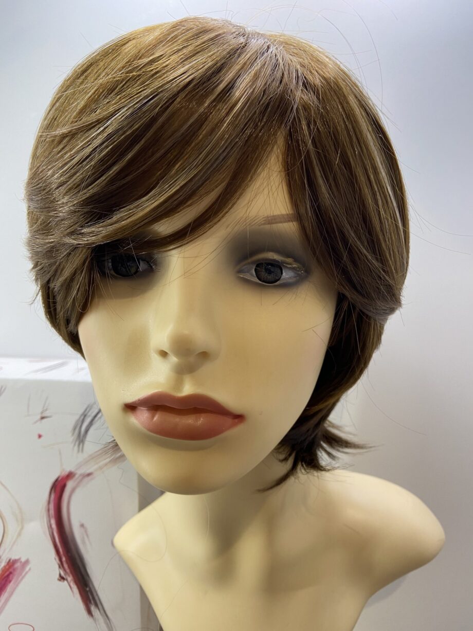 Short brown shiny wig. Bbrms179