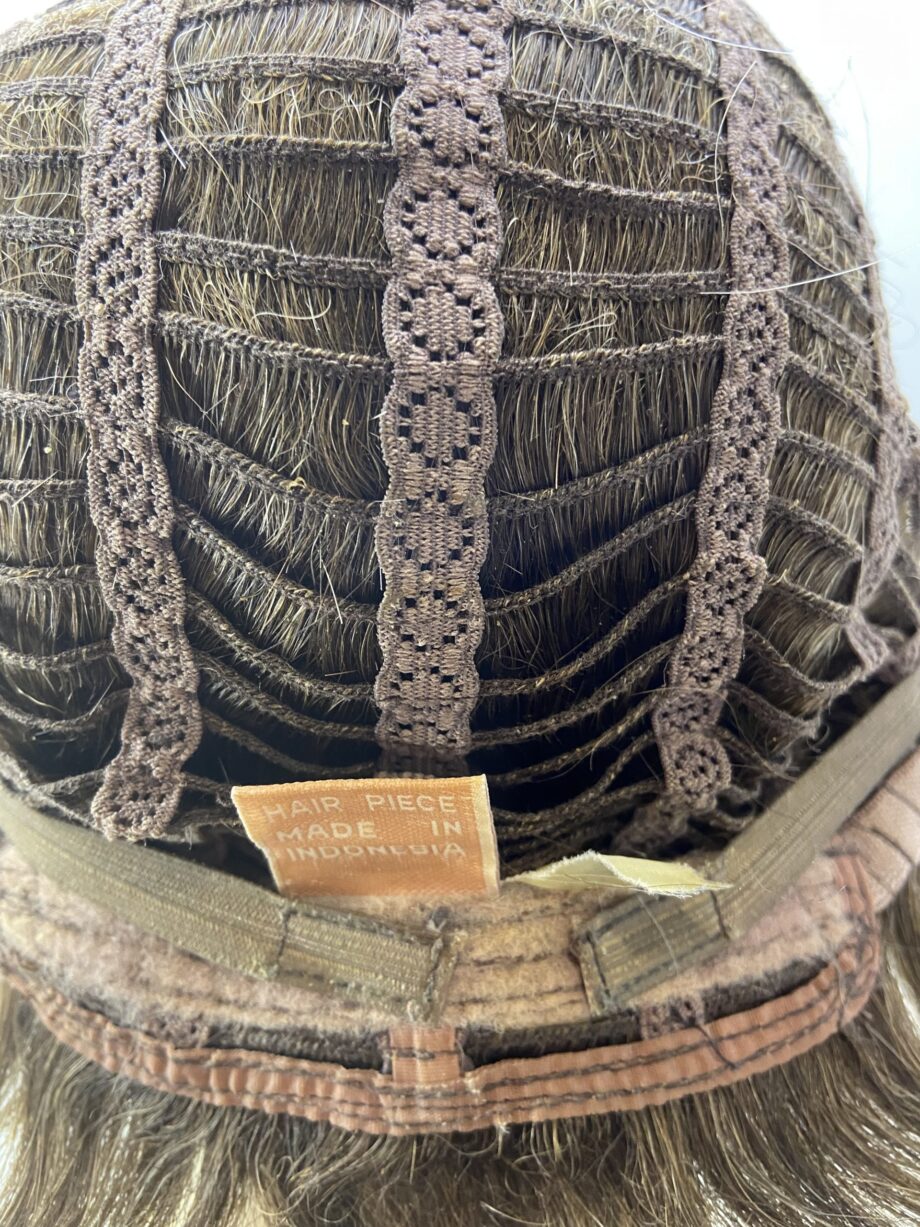 Short brown wig. Blss702