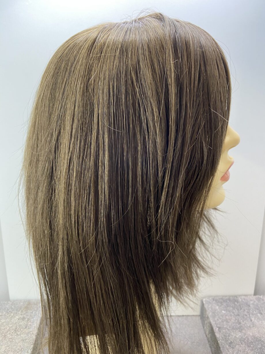 Long brown wig. Brls36