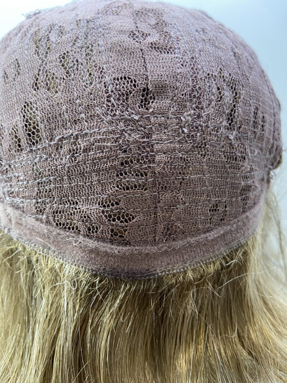 Long blonde light brown new wig. Bblls194