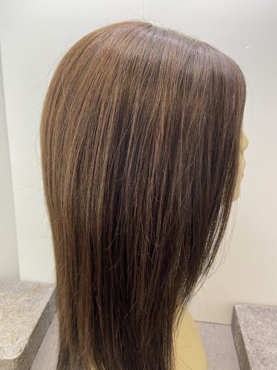 Chestnut brown long wig. Brls33