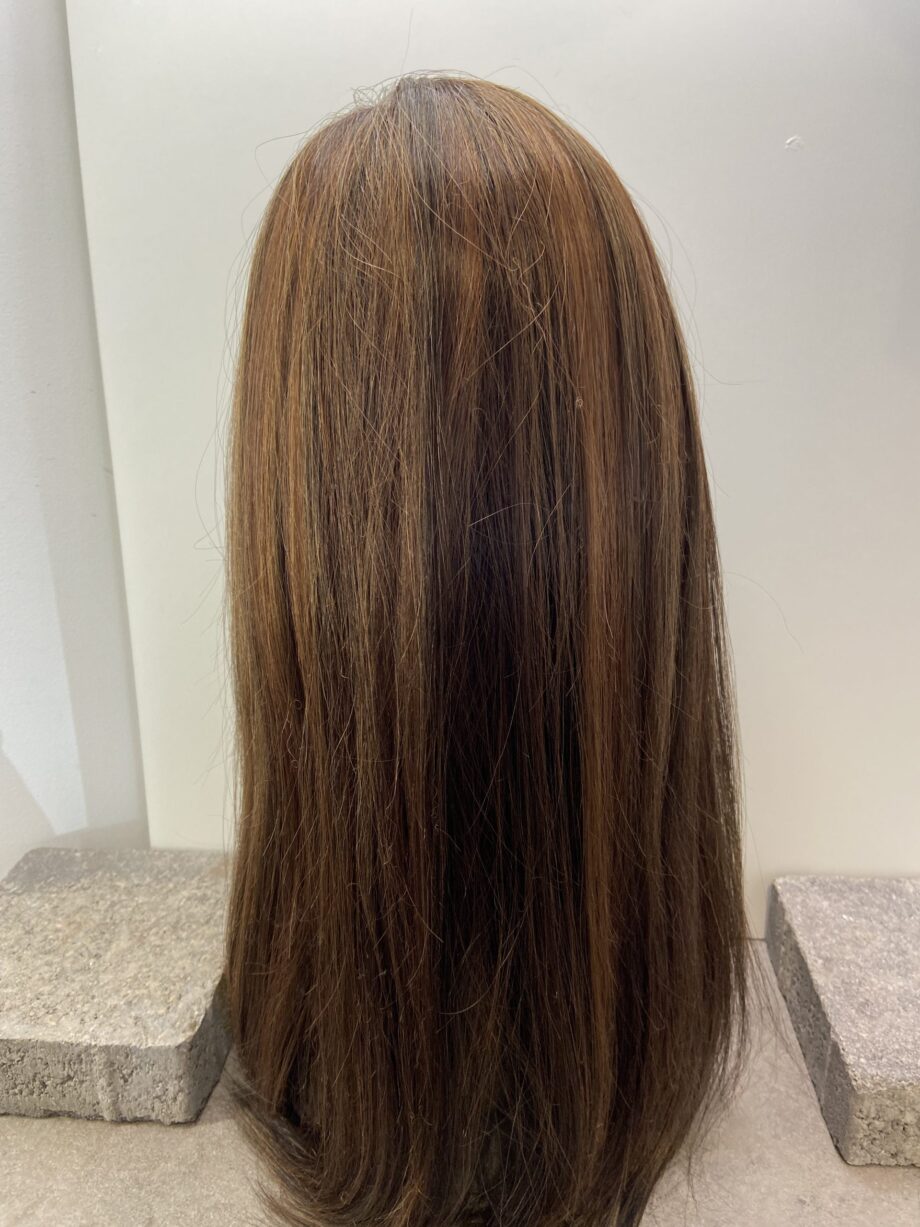 Highlighted brown long wig. Bbrls202