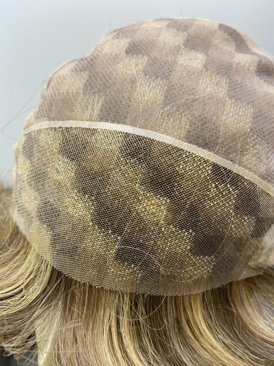Short blonde wig. Bblsw191
