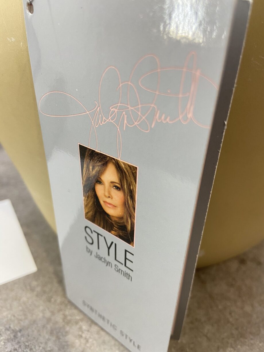 New stylish mid length brown wig. Bbrms193