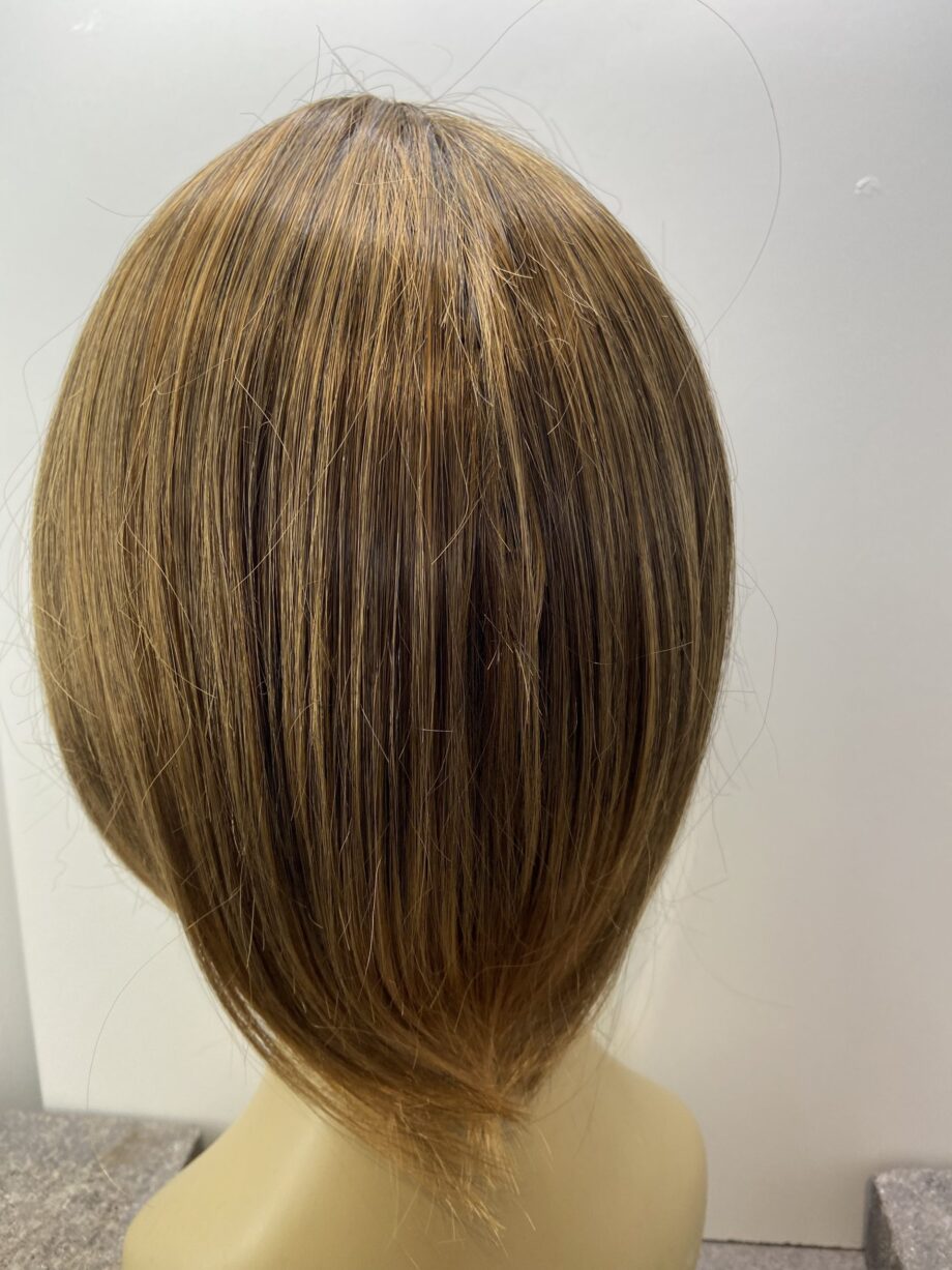 Shiny brown highlighted wig. Brms302