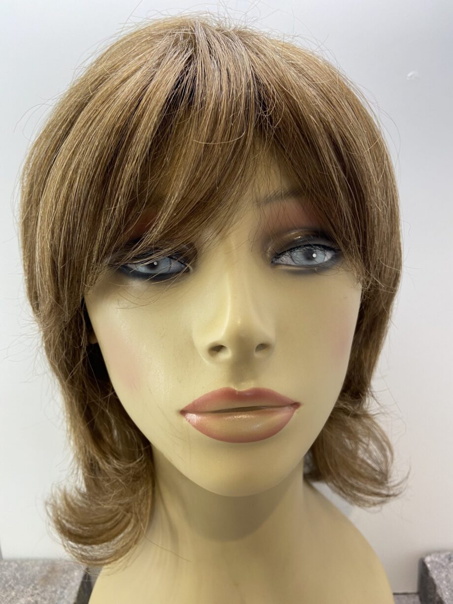 Wavy long light brown wig. Brls306