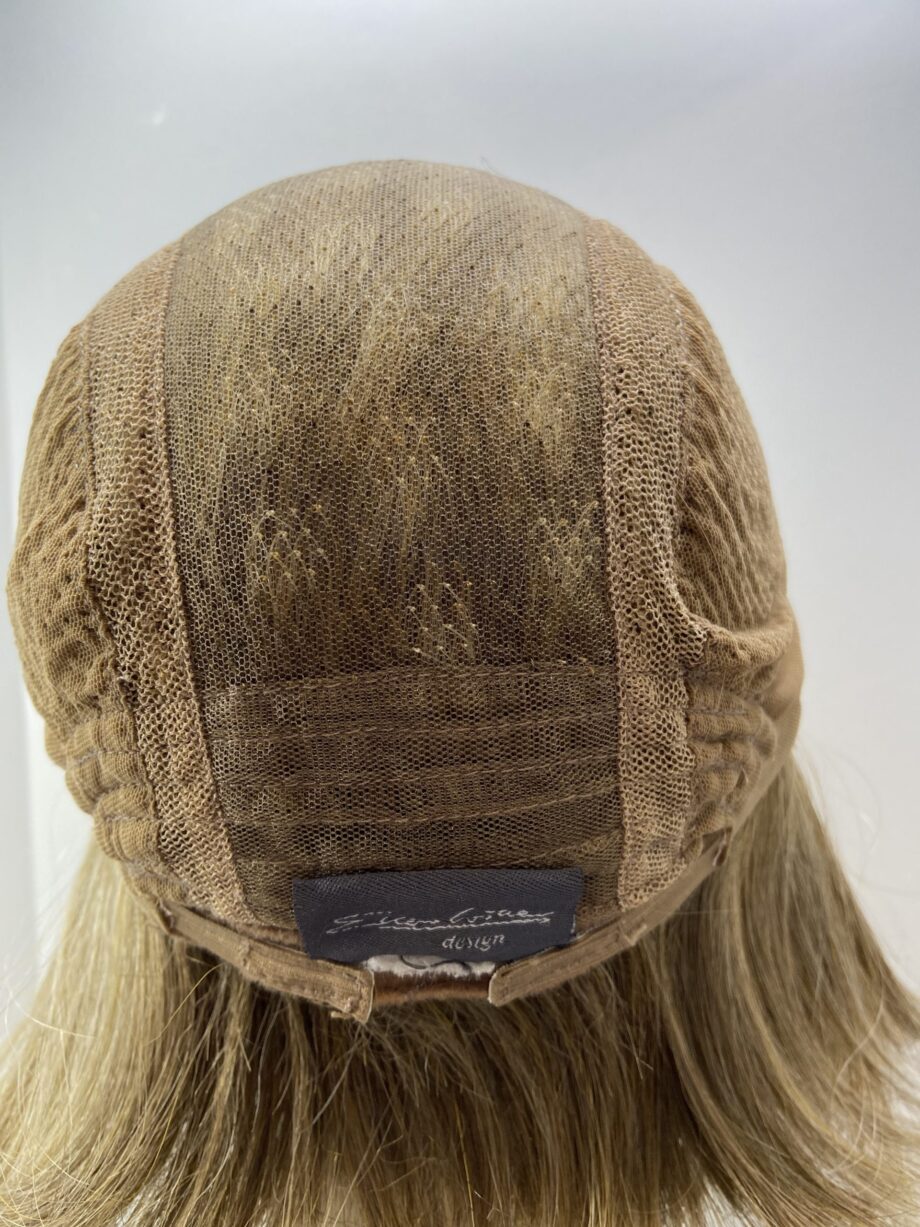 Soft cap blonde Bob. Blms307