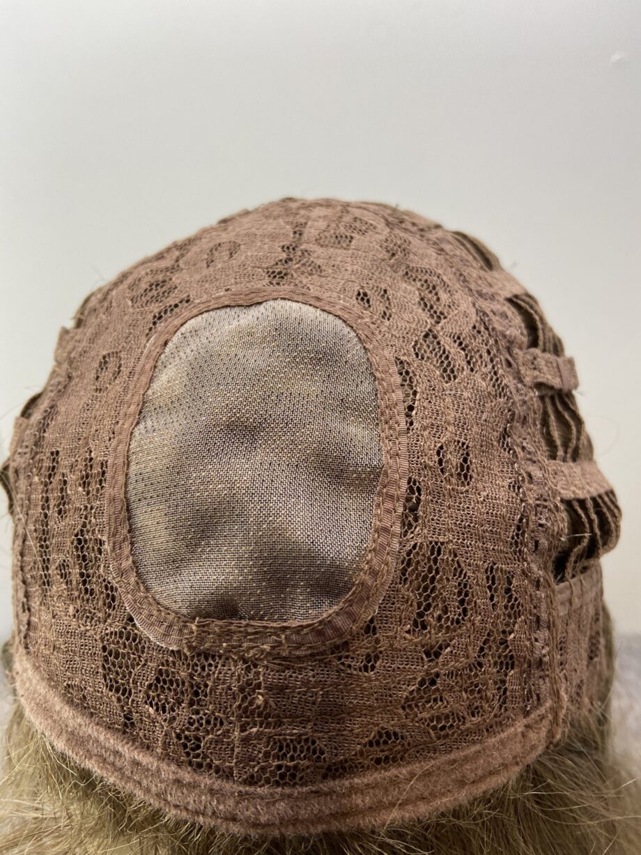 New Sandy brown long wig. Blls39