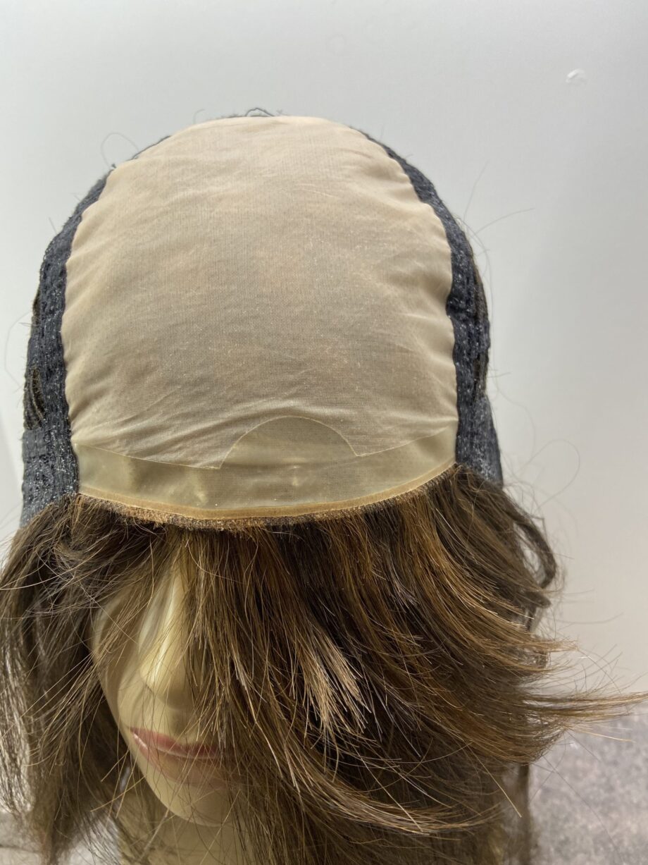 Long highlighted brown wig. Brls32