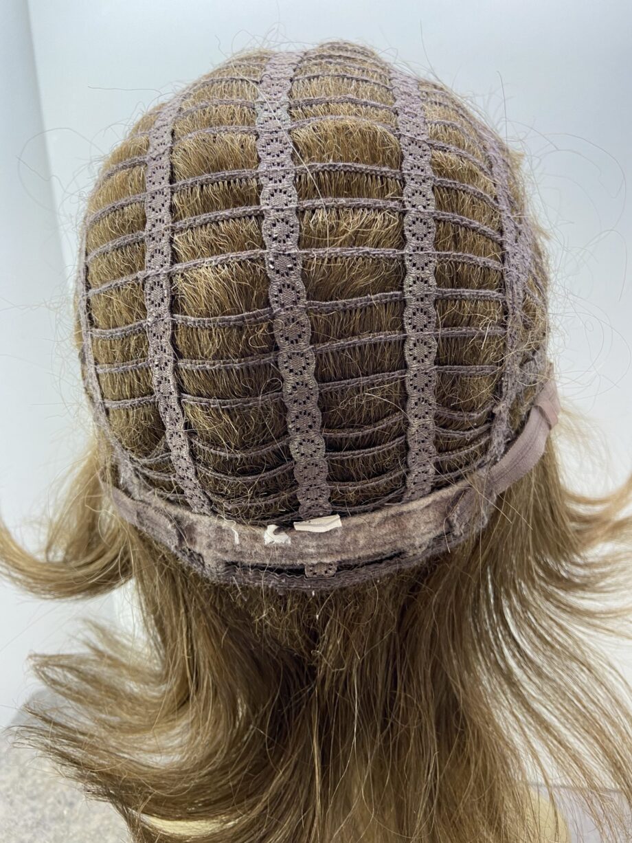 Wavy long light brown wig. Brls306