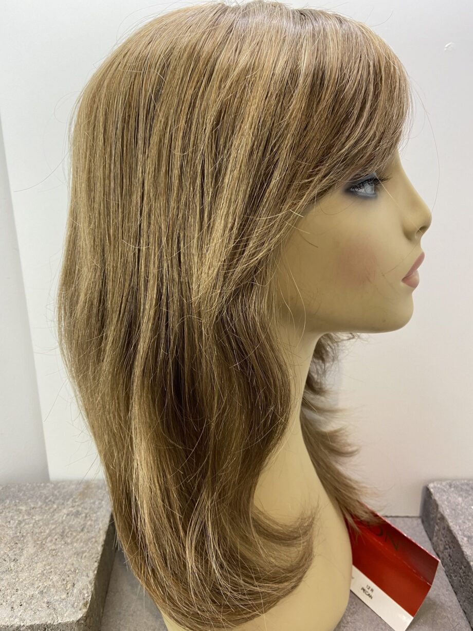 New Sandy brown long wig. Blls39