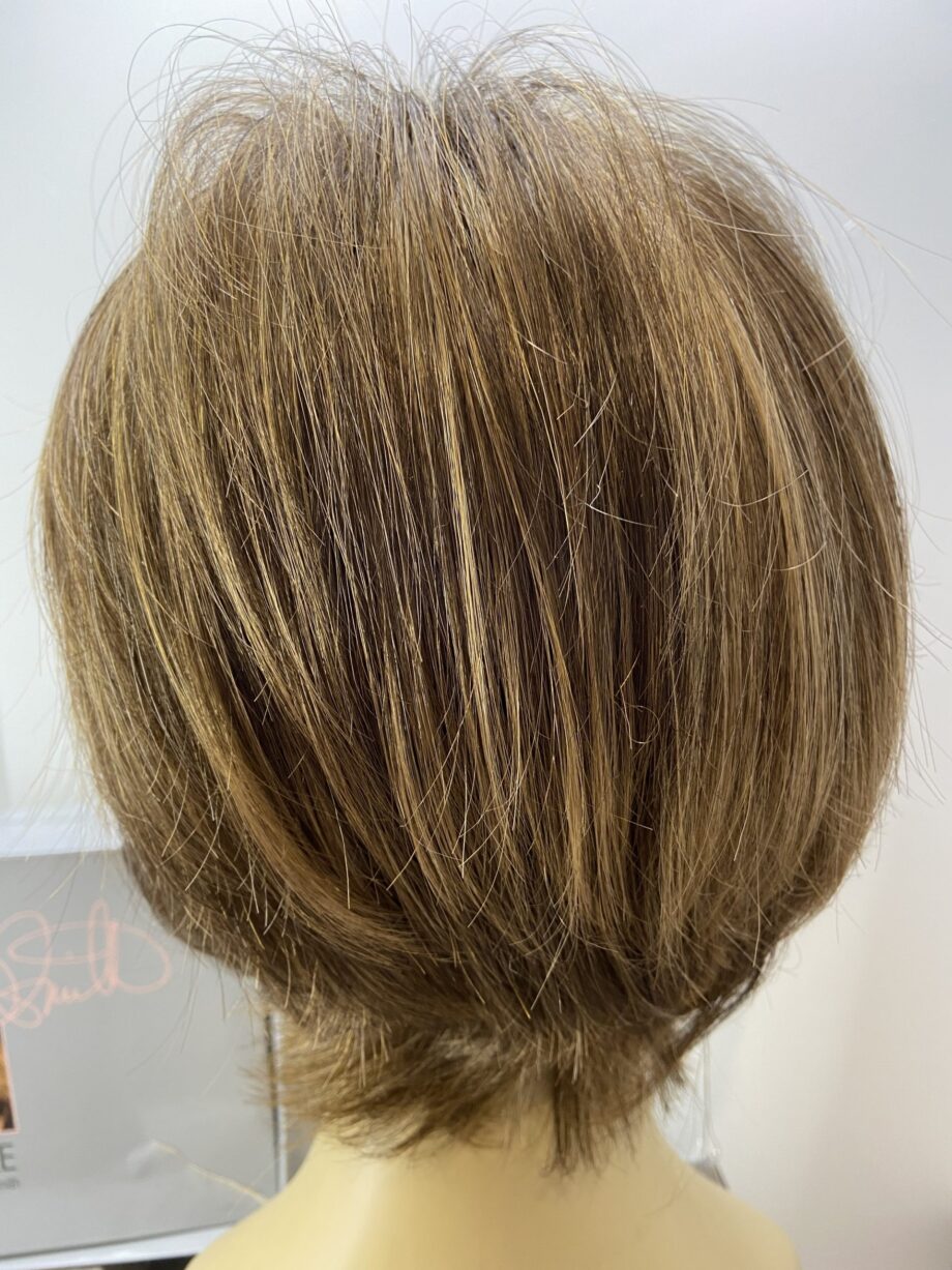 New stylish mid length brown wig. Bbrms193