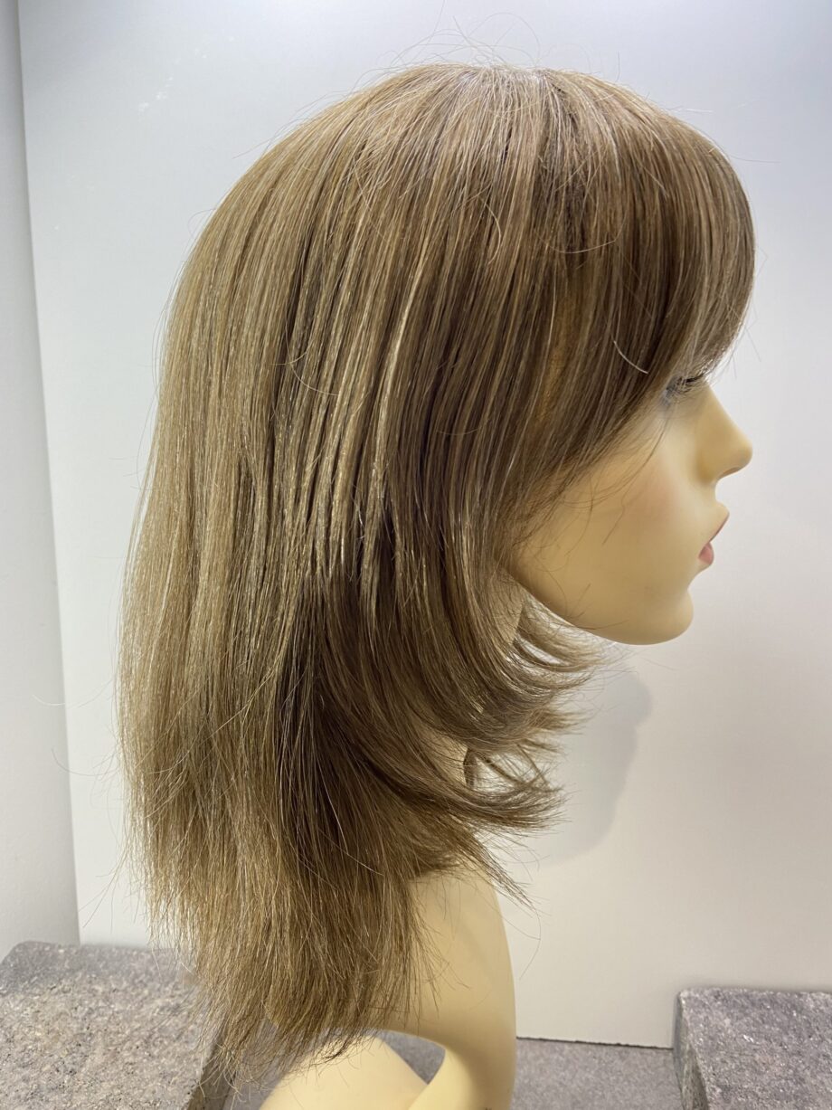 Long light brown wig. Brls310