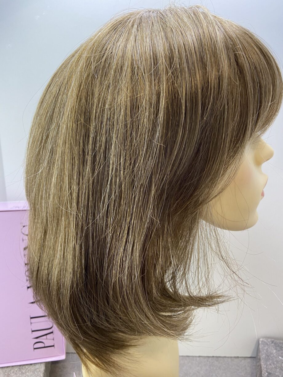 Long blonde light brown new wig. Bblls194