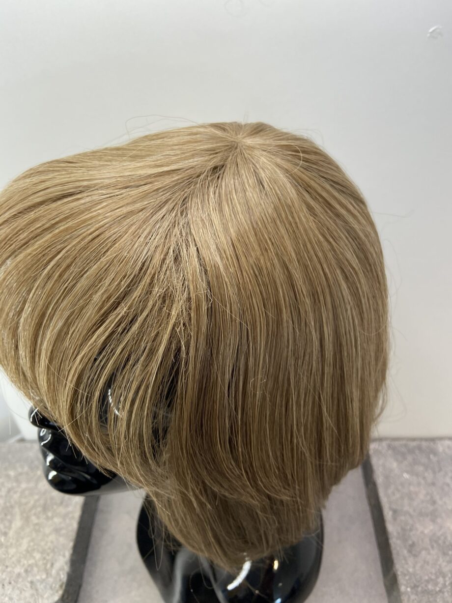 Light brown mid length wig. Brms305