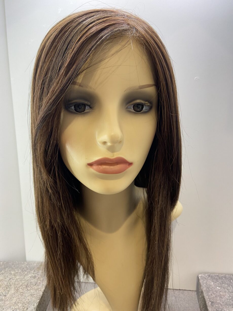 Long brown highlighted wig. Brls35
