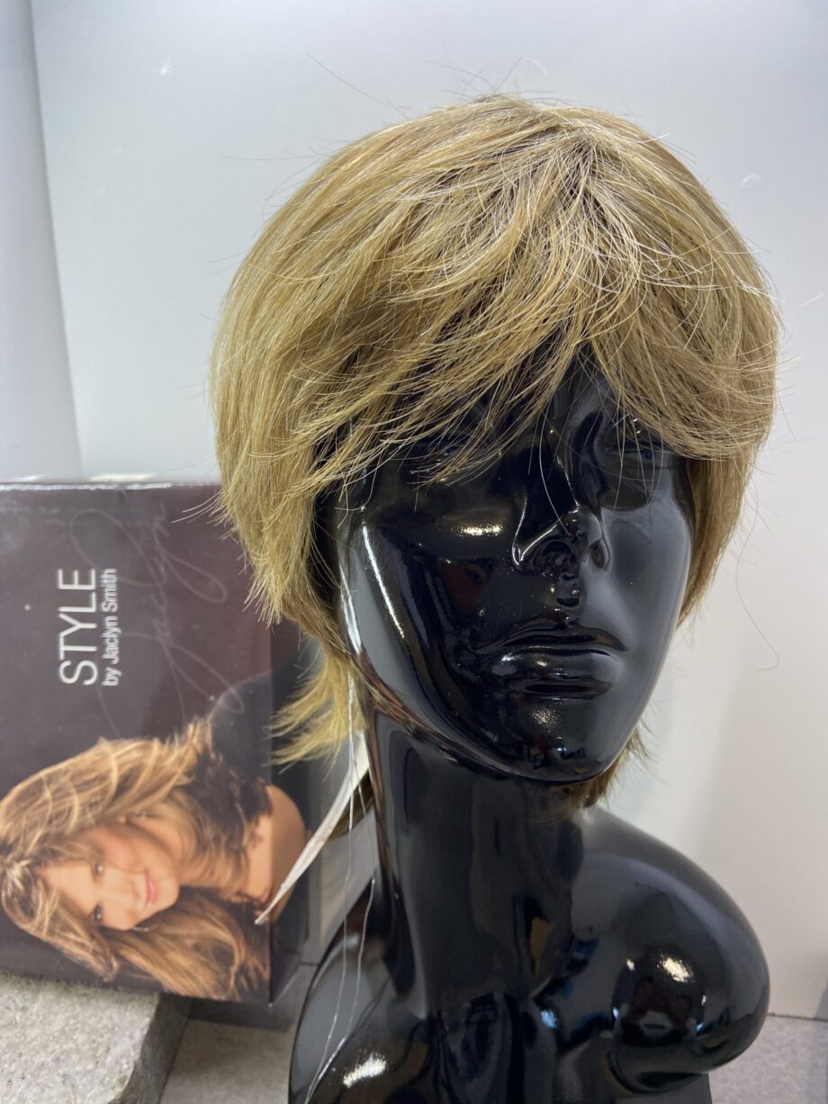 Rooted blonde short new wig. Bblss200