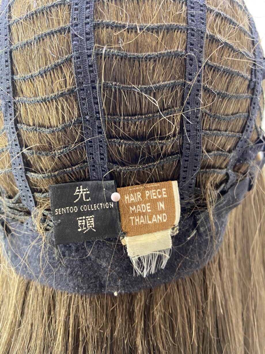 Long brown wig. Brls36