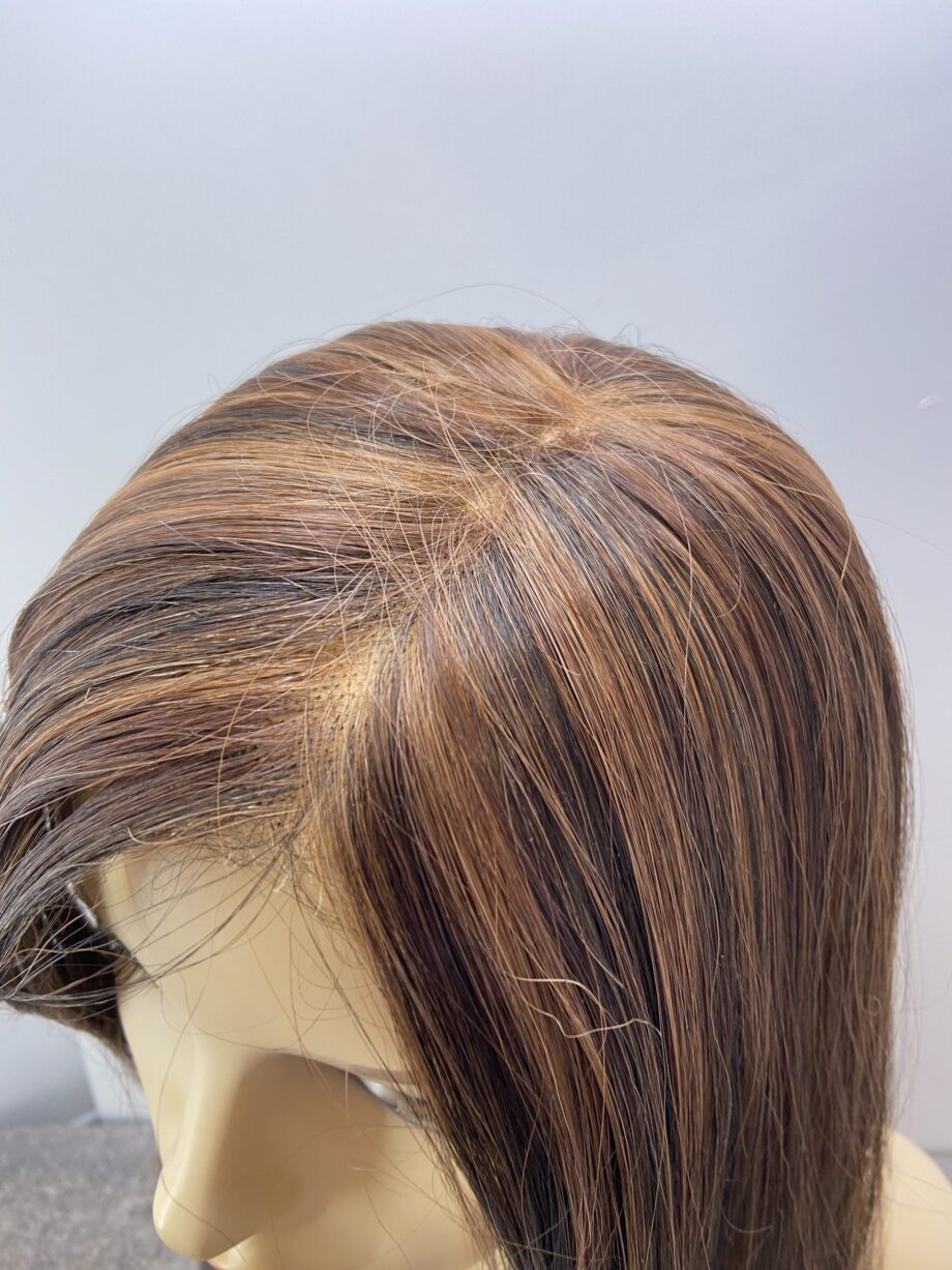 Long brown highlighted wig. Brls35