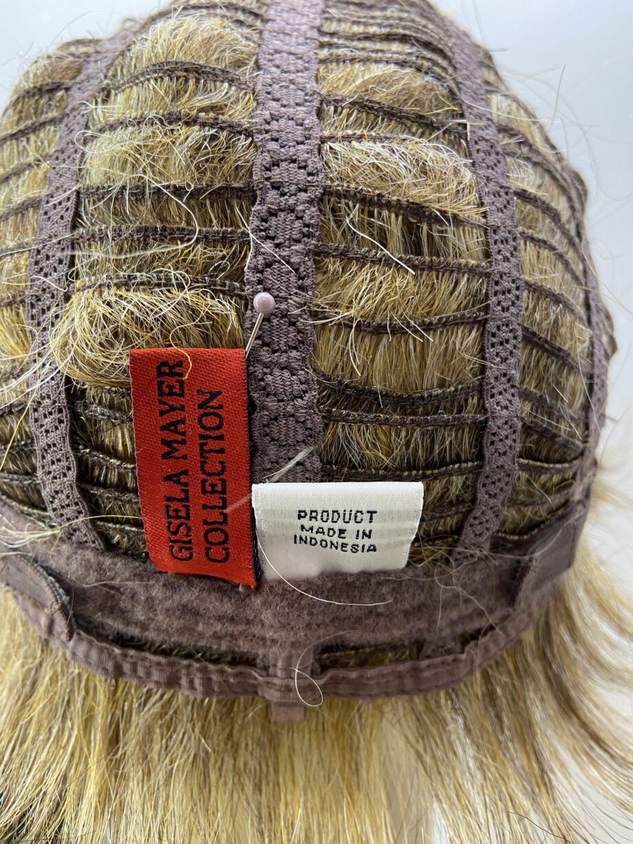 Short smart blonde wig. Bblsw185