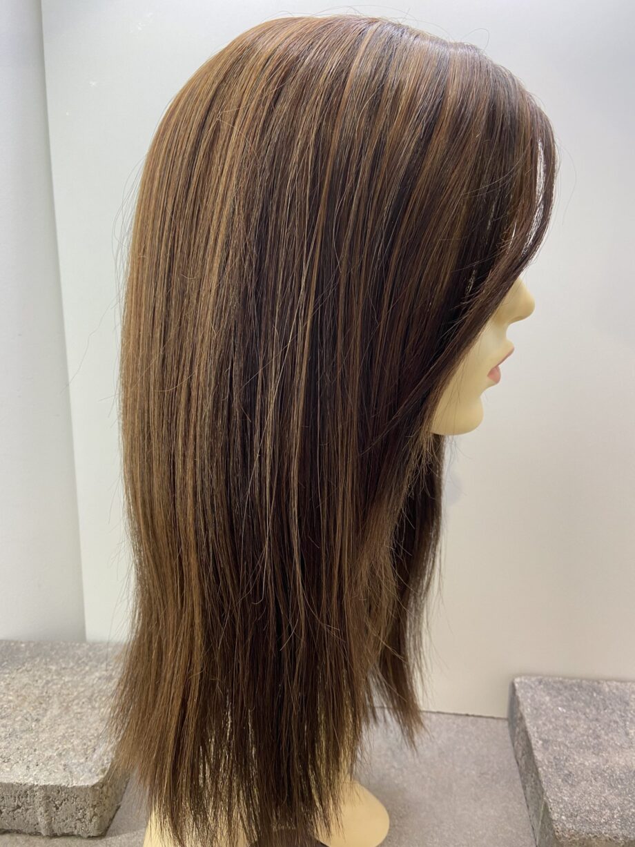 Long brown highlighted wig. Brls35