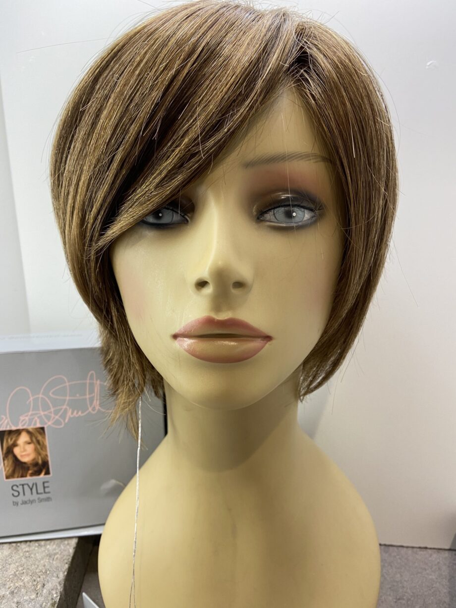New stylish mid length brown wig. Bbrms193