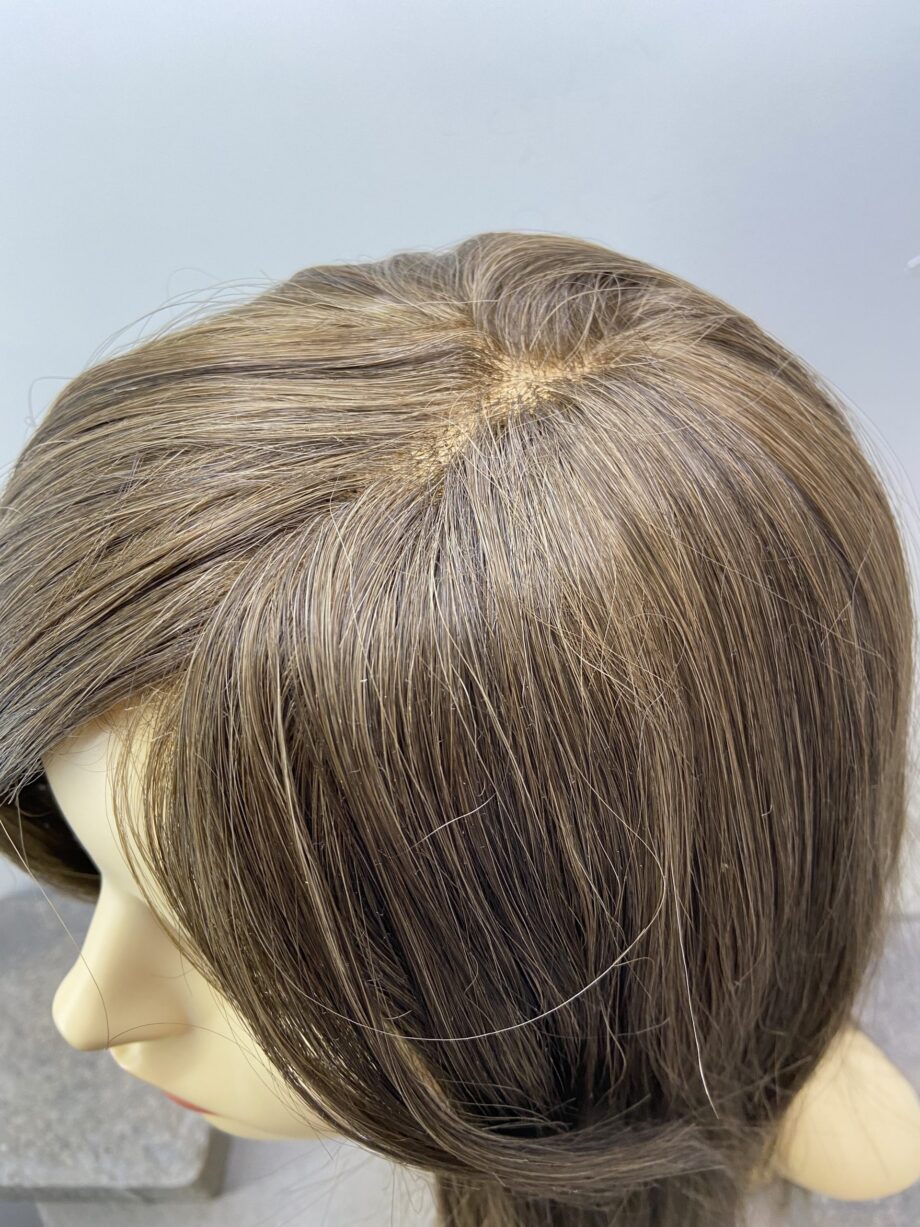 Long brown wig. Brls36